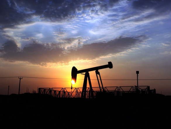 Turkey ans Syria purchase Daesh oil. Oil derrick