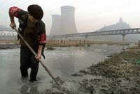 China dumps toxic waste in the world's seas