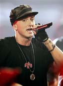 Eminem pays tribute to 
