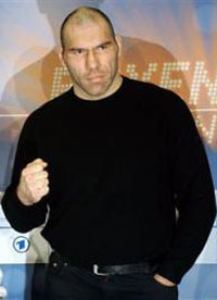 World’s biggest boxer Nikolai Valuev to become a movie star with Robert De Niro’s help