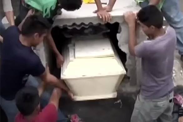 Buried alive pregnant girl dies a minute before rescue. Video. Honduras