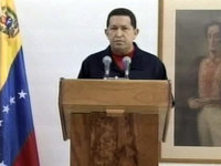 Putin gives Hugo Chavez a black puppy. 48094.jpeg