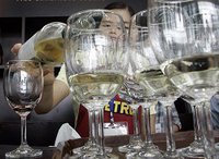 Chinese millionaires terrify French winemakers. 48096.jpeg