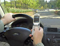 Gov. Pat Quinn Signs Text-ban Law for Drivers