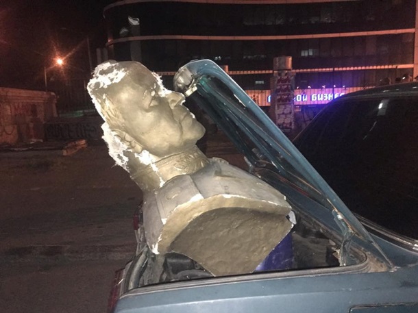 Marshal Zhukov bust vandalized in Ukraine. 61132.jpeg