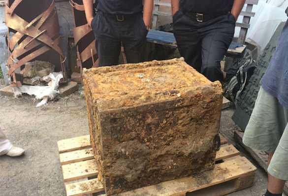 Adolf Hitler's large sealed safe box found in Ukraine. 61139.jpeg