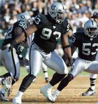 Tommy Kelly offered 50.5-million-dollar contract by Oakland Raiders