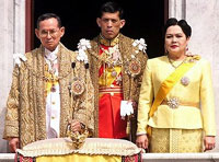 Thailand celebrates king's 80th anniversary dressed in yellow