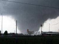 Storms and tornadoes kill dozens in southern U.S. 44182.jpeg