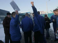 Ford plant workers strike in Russia