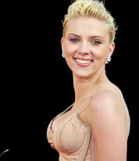 Harvard University gives Hasty Pudding award to Scarlett Johansson