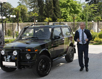 Putin makes public presentation of his very serious new car