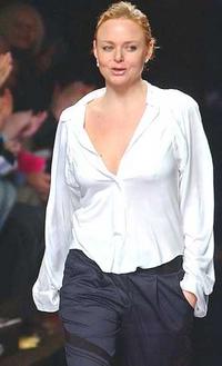 Fashion designer Stella McCartney gives birth to baby girl