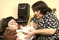 Midget woman gives birth to two normal babies