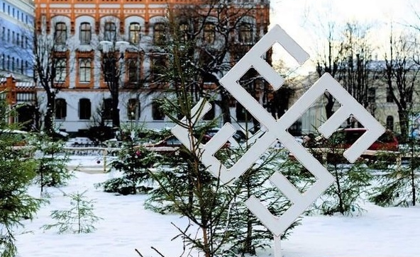 Latvia decorates Christmas trees with stylized swastikas. 59382.png