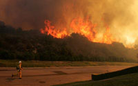 Hundreds evacuated in California over brush fire