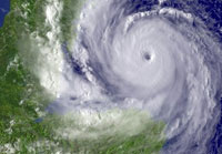 Hurricane Dean gains maximum power, threatens Mexican oil industry