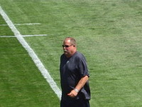 Mike Holmgren stays with Seattle Seahawks for another season