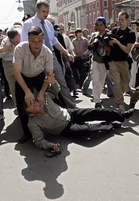 Police arrest gay rights demonstrators in Moscow