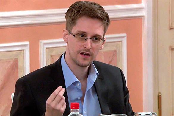 Die Welt: Edward Snowden talks about aliens. Snowden