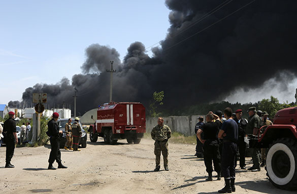 Massive fire at Kiev petroleum base to trigger acid rains above whole of Europe. Kiev petroleum base fire