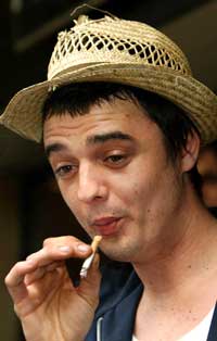Pete Doherty's drugs court case in Great Britain delayed at request of prosecution
