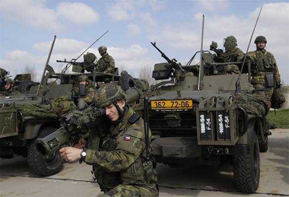 US military jackals tearing Ukraine apart. US instructors arrive in Ukraine
