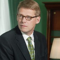 Finnish Prime Minister Matti Vanhanen announces 4-party coalition government