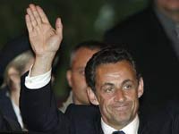 Sarkozy closes eyes on violence in France and leaves Paris for some rest
