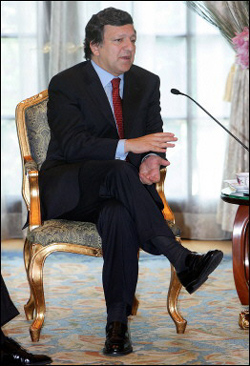 EU Commission President Barroso visits Kosovo for talks