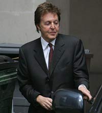 Paul McCartney and Heather Mills battle in London’s court