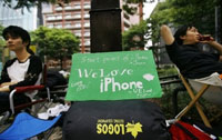 Apple's iPhone 3G debuts in Japan, toy geeks thrilled