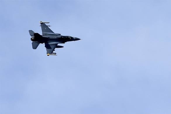 Iraqi General crashes in US flying F-16. Fighting falcon