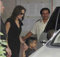 Angelina Jolie's new son fly away from Vietnam to USA