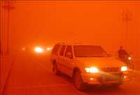 Sandstorm closes Cairo airport, chokes traffic in Egyptian capital