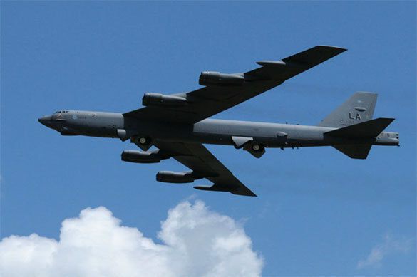 Three US nuclear-capable bombers fly towards Russian border. 60657.jpeg