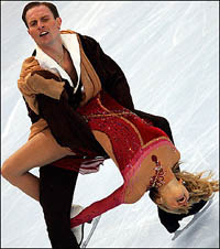 Russians win ice dancing