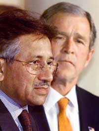 Pakistan's Musharraf urges lawyers to keep politics out of judicial crisis