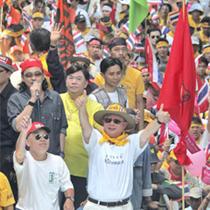 Thai opposition celebrates Thaksin's vow to fall down