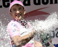Honchar wins Tour de France time trial, takes race lead