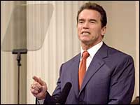 Schwarzenegger supports bill against investments in Iran