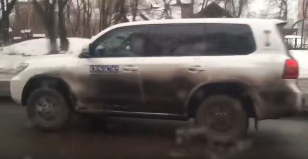 OSCE observers escape form Donetsk. Video. 59715.jpeg