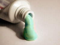 America urges consumers to throw away Chinese toothpaste