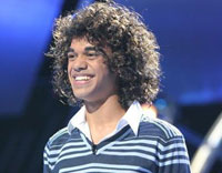 American Idol’s weakest performer, Sanjaya Malakar, stays on due to his hair and smile