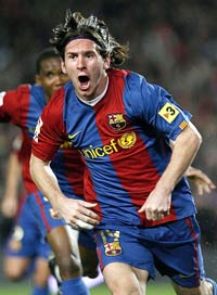 Messi goal brings more comparisons with Maradona