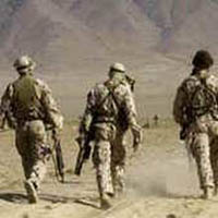 Australia considers sending more military trainers to Iraq