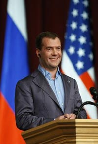 Medvedev Does His Best To Improve Ties Between Russia and US