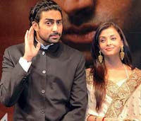 Police tighten security for wedding of Indian stars Aishwarya Rai and Abhishek Bachchan