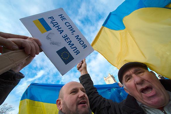 Ukraine tears off and tramples EU flags. Video. Ukraine