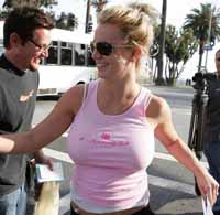 Britney Spears accused of threatening to kill paparazzi outside Las Vegas spa